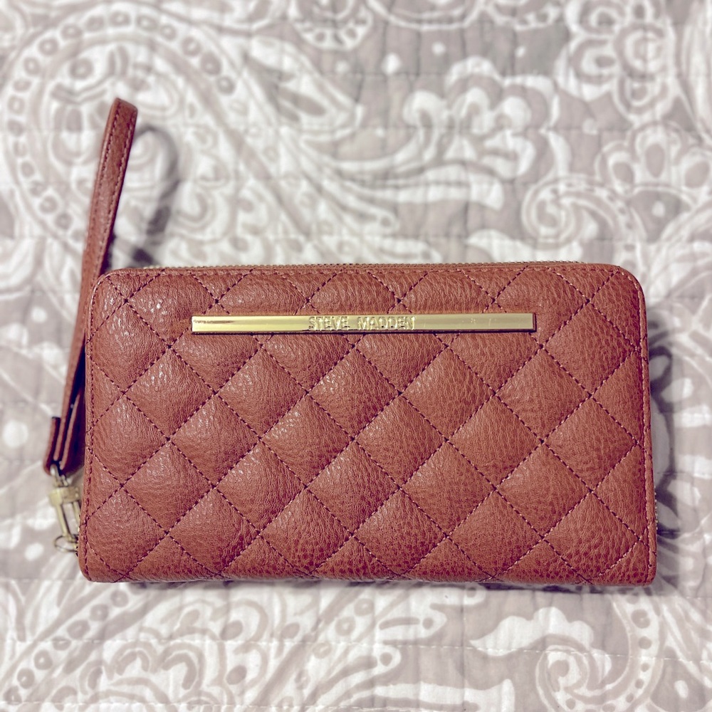 EUC. Steve Madden Wristlet